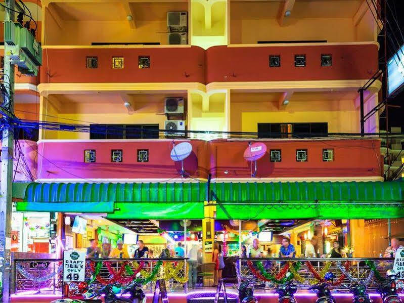 Harrys Hotel Bar & Restaurant Pattaya Exterior photo